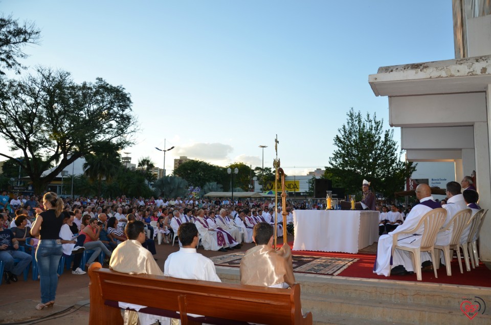 Dom Redovino celebra missa campal na abertura da CF em Dourados