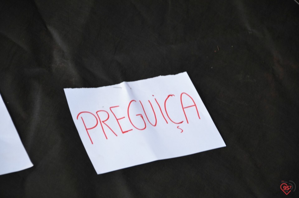 Jovens de Indápolis fazem encenação alusiva a CF 2014