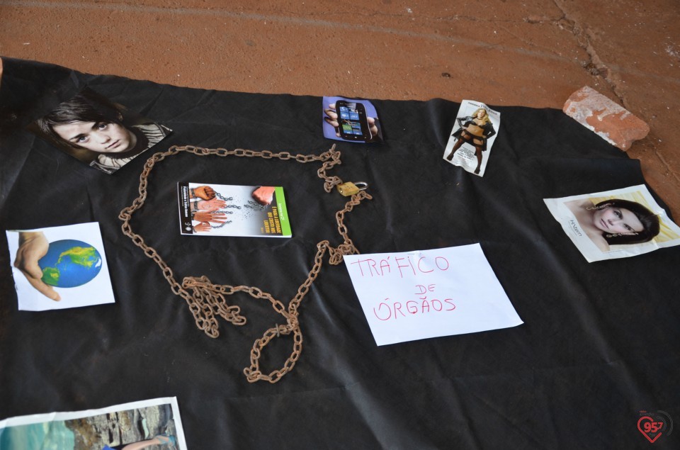 Jovens de Indápolis fazem encenação alusiva a CF 2014