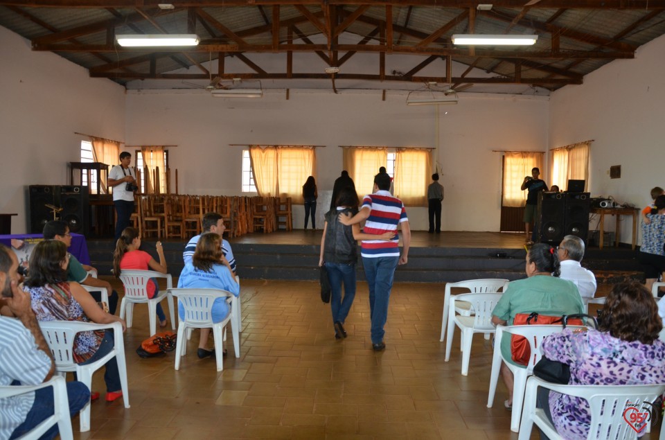 Jovens de Indápolis fazem encenação alusiva a CF 2014