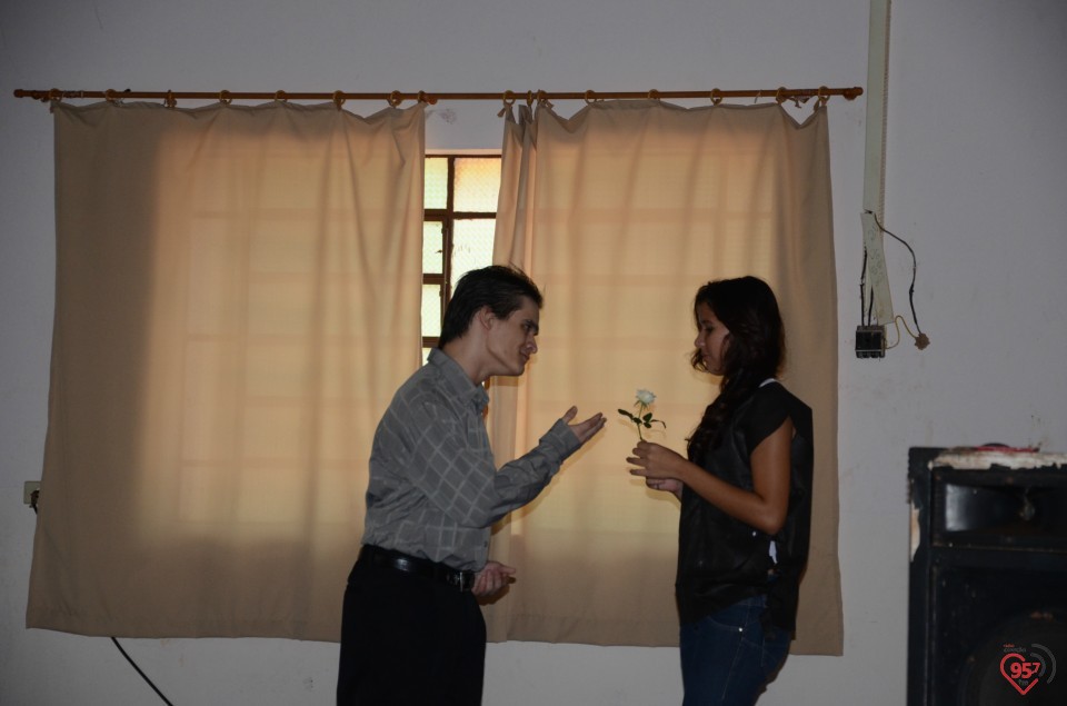 Jovens de Indápolis fazem encenação alusiva a CF 2014