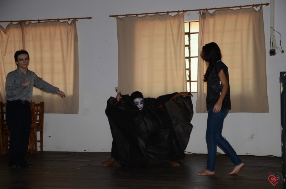 Jovens de Indápolis fazem encenação alusiva a CF 2014