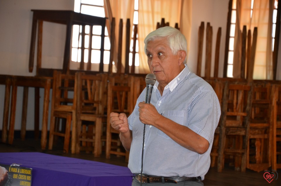 Jovens de Indápolis fazem encenação alusiva a CF 2014