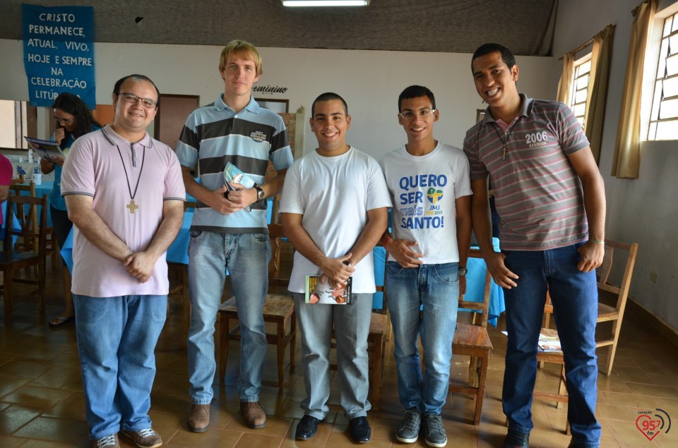 Jovens de Indápolis fazem encenação alusiva a CF 2014