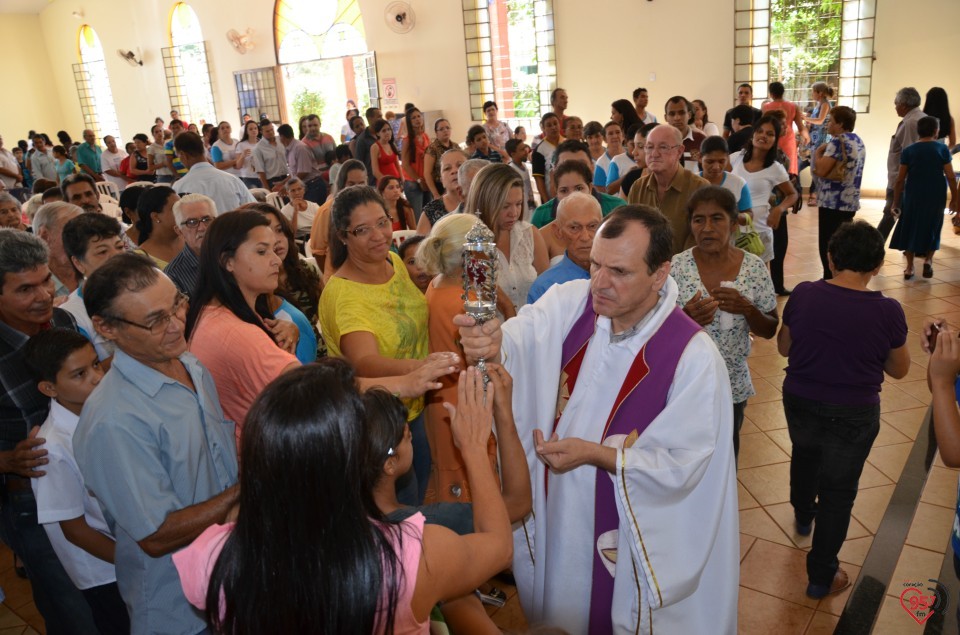 Bispo celebra missa na presença da relíquia de São Luiz Orione