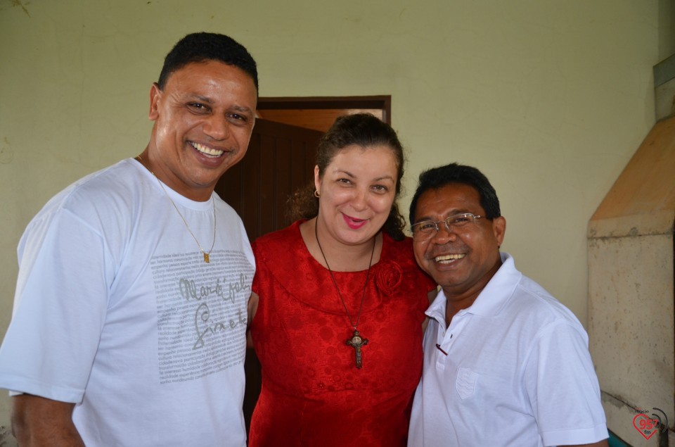 De aniversário, Ozair Sanábria recebe os parabéns do bispo e padres da diocese
