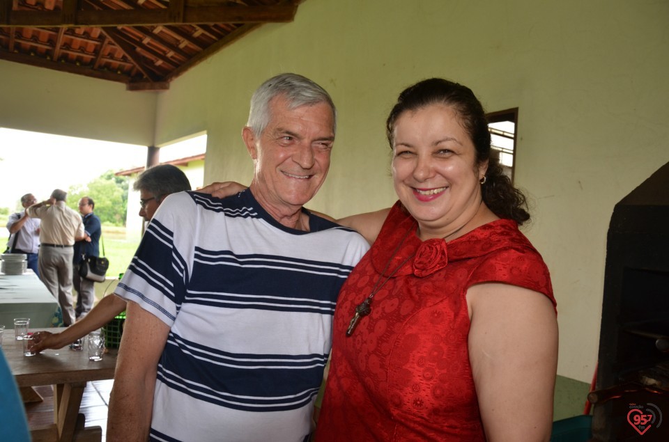 De aniversário, Ozair Sanábria recebe os parabéns do bispo e padres da diocese