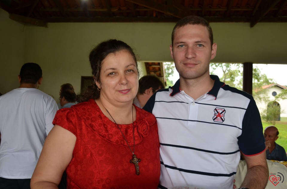 De aniversário, Ozair Sanábria recebe os parabéns do bispo e padres da diocese