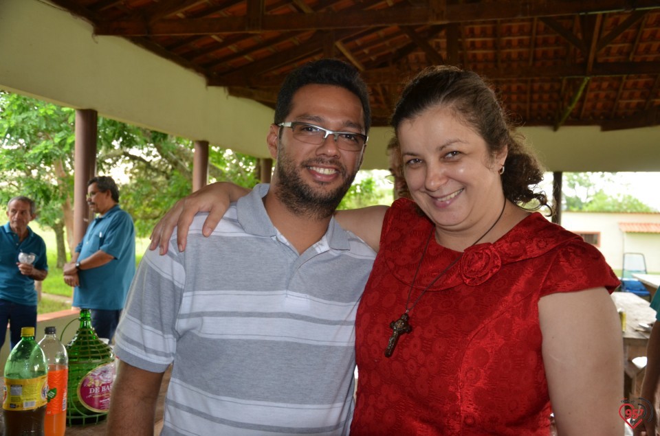 De aniversário, Ozair Sanábria recebe os parabéns do bispo e padres da diocese