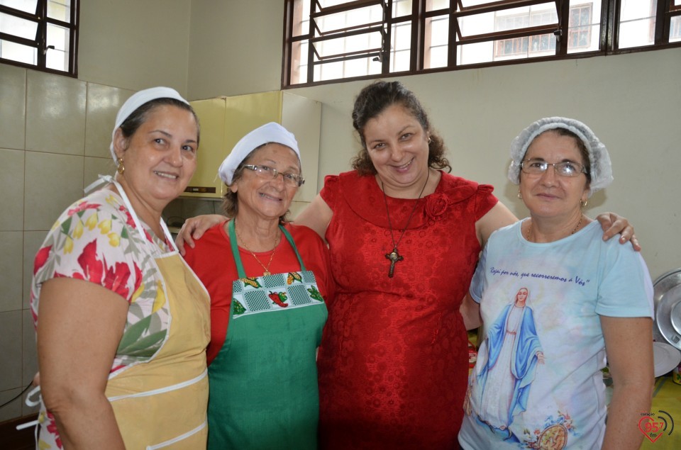 De aniversário, Ozair Sanábria recebe os parabéns do bispo e padres da diocese