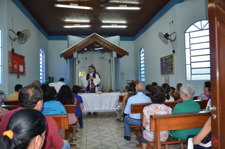 Frei Eterson celebra missa na Capela N. Sra Caacupê