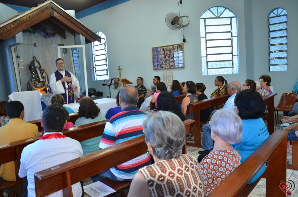 Frei Eterson celebra missa na Capela N. Sra Caacupê
