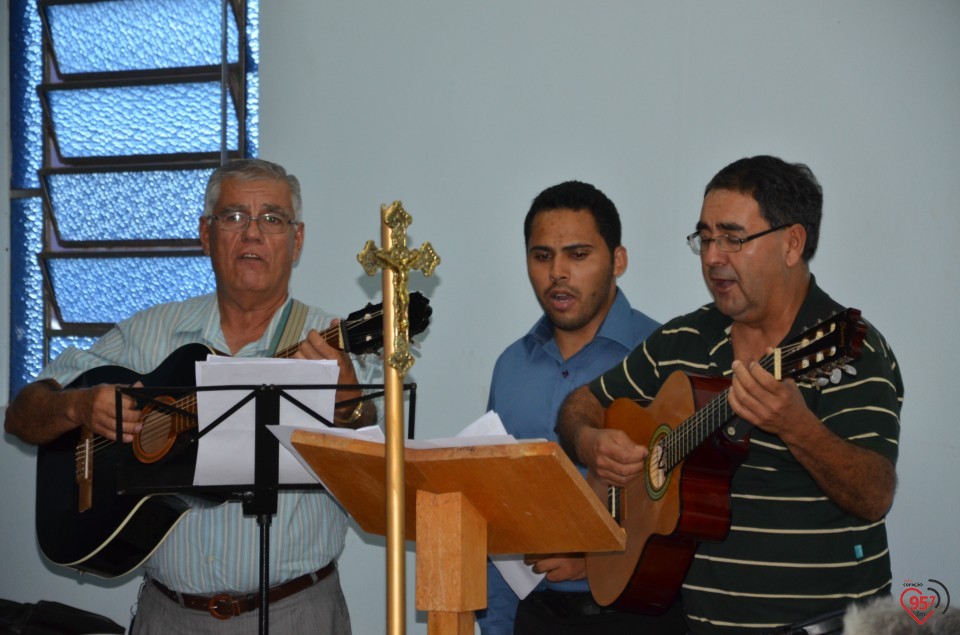 Frei Eterson celebra missa na Capela N. Sra Caacupê