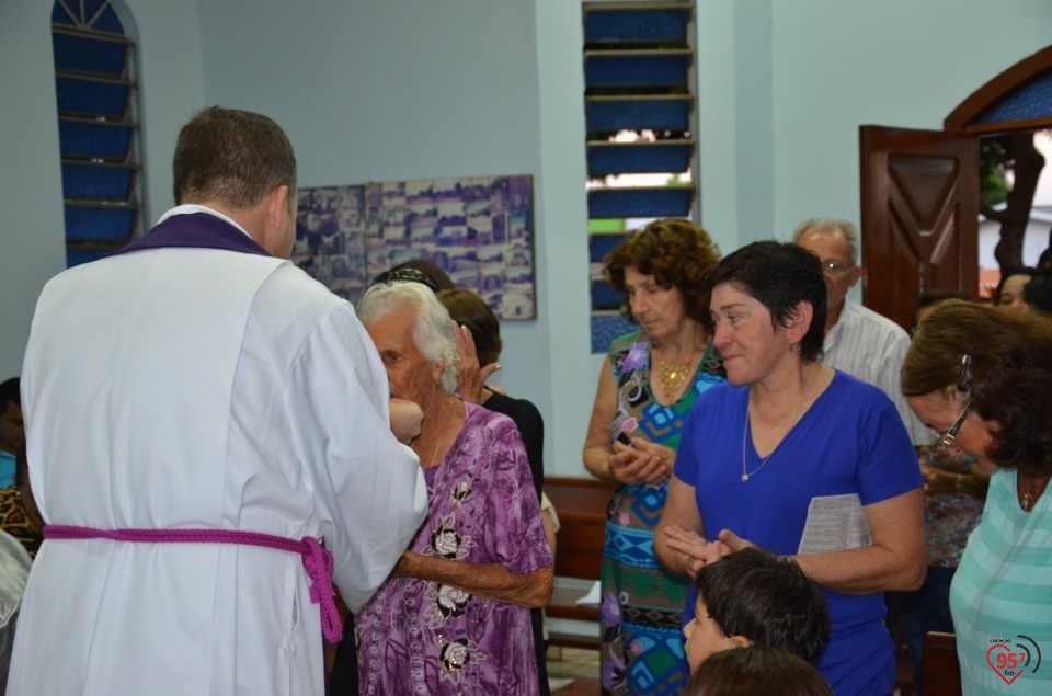 Frei Eterson celebra missa na Capela N. Sra Caacupê