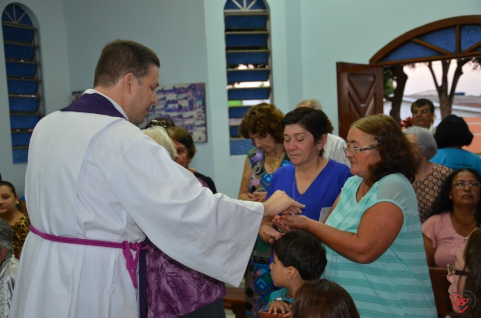 Frei Eterson celebra missa na Capela N. Sra Caacupê
