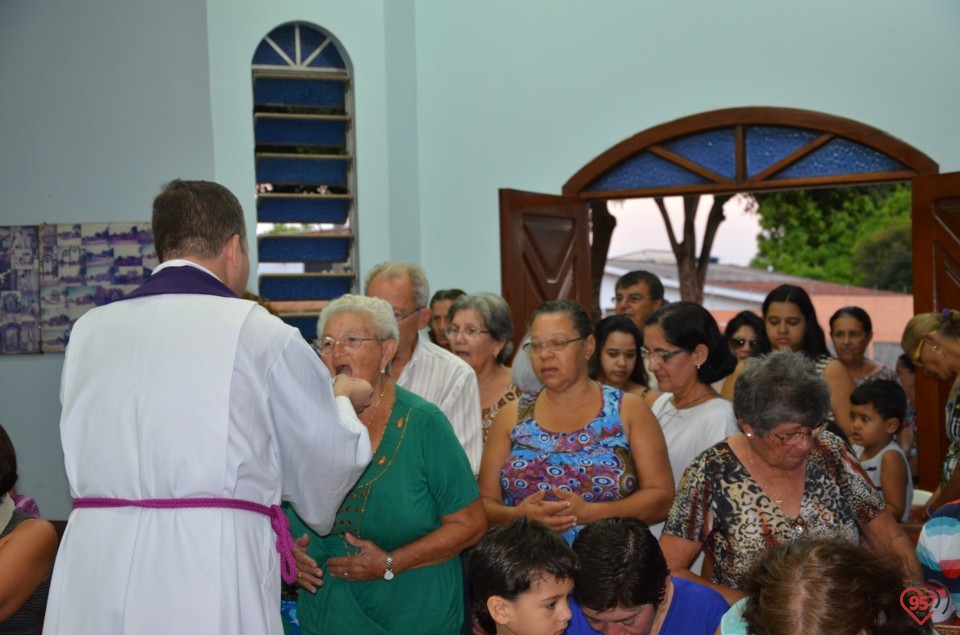 Frei Eterson celebra missa na Capela N. Sra Caacupê