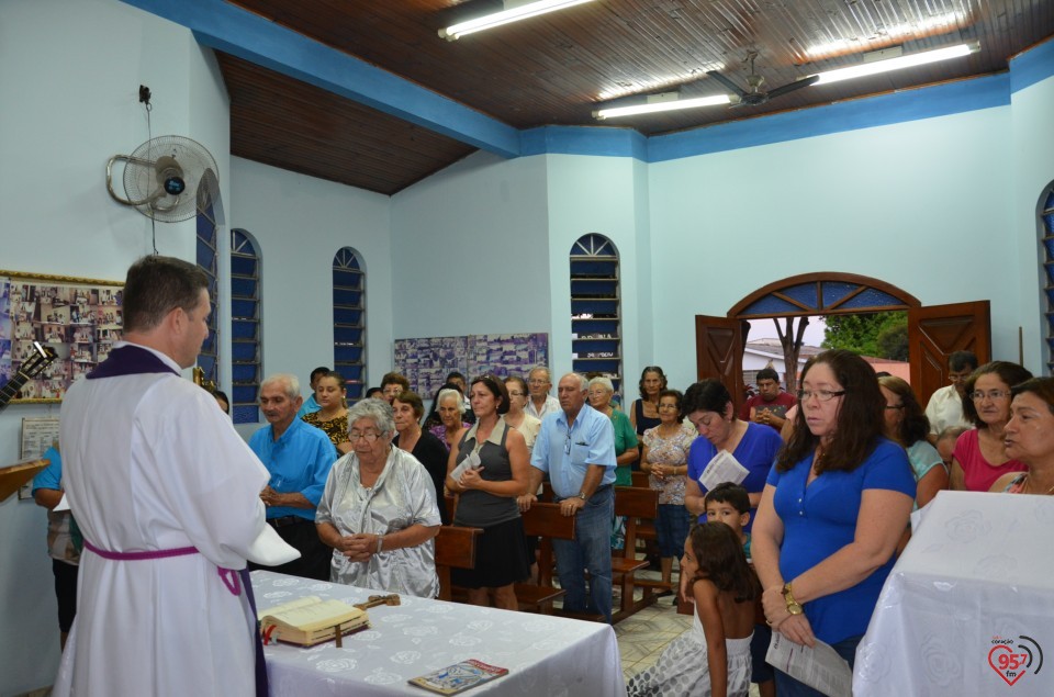 Frei Eterson celebra missa na Capela N. Sra Caacupê