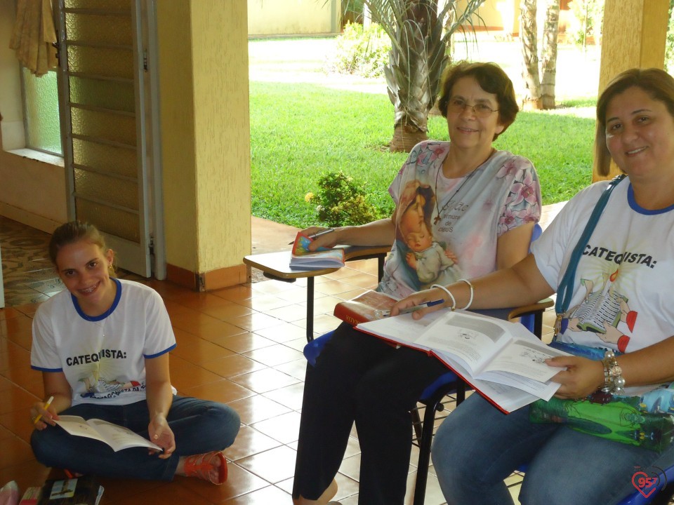 Catequistas participam de escola catequética, no Ipad
