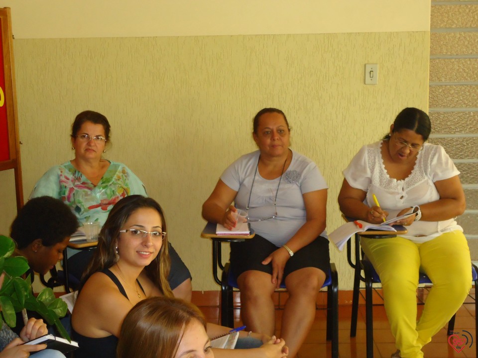 Catequistas participam de escola catequética, no Ipad