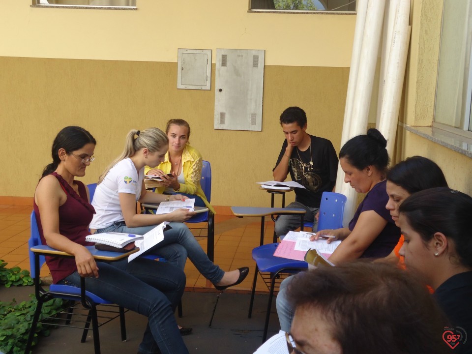 Catequistas participam de escola catequética, no Ipad