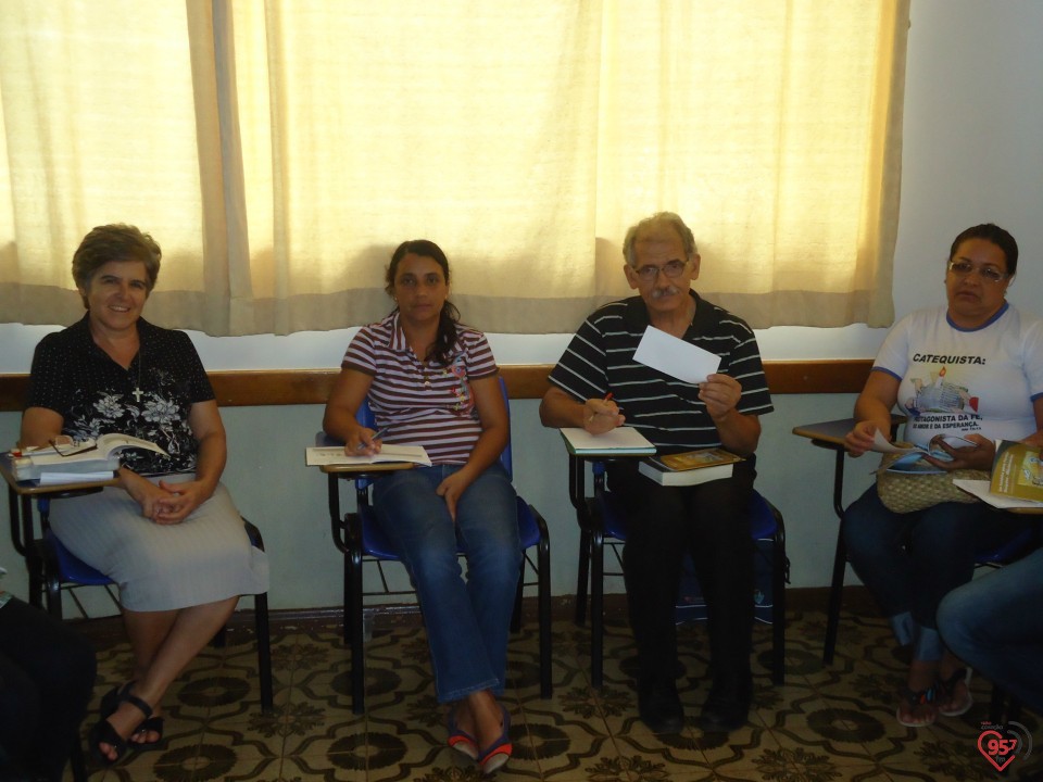Catequistas participam de escola catequética, no Ipad