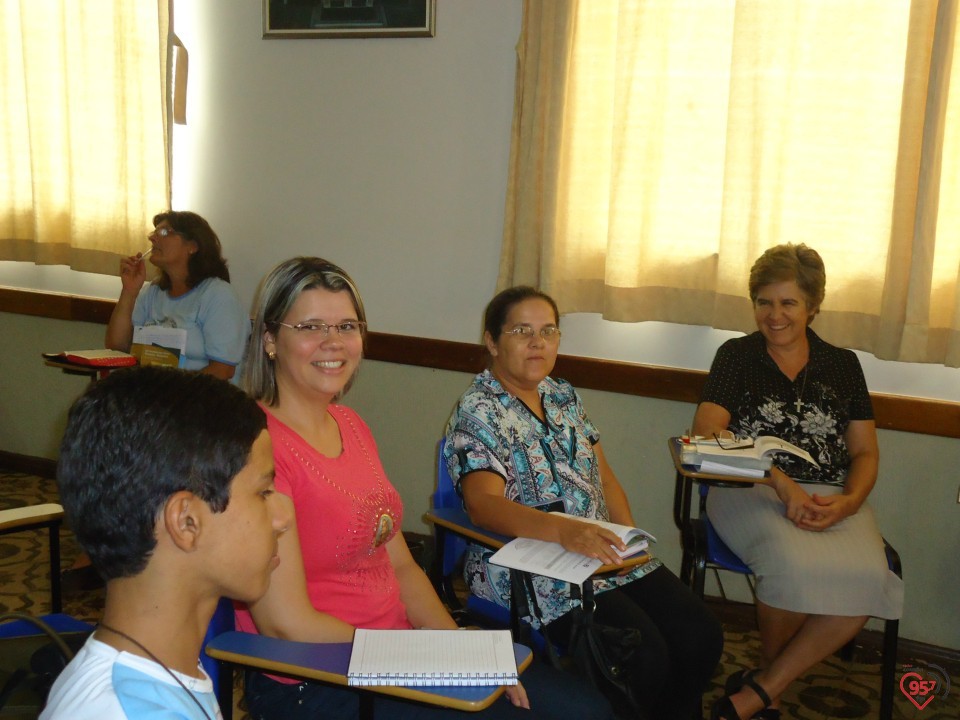 Catequistas participam de escola catequética, no Ipad