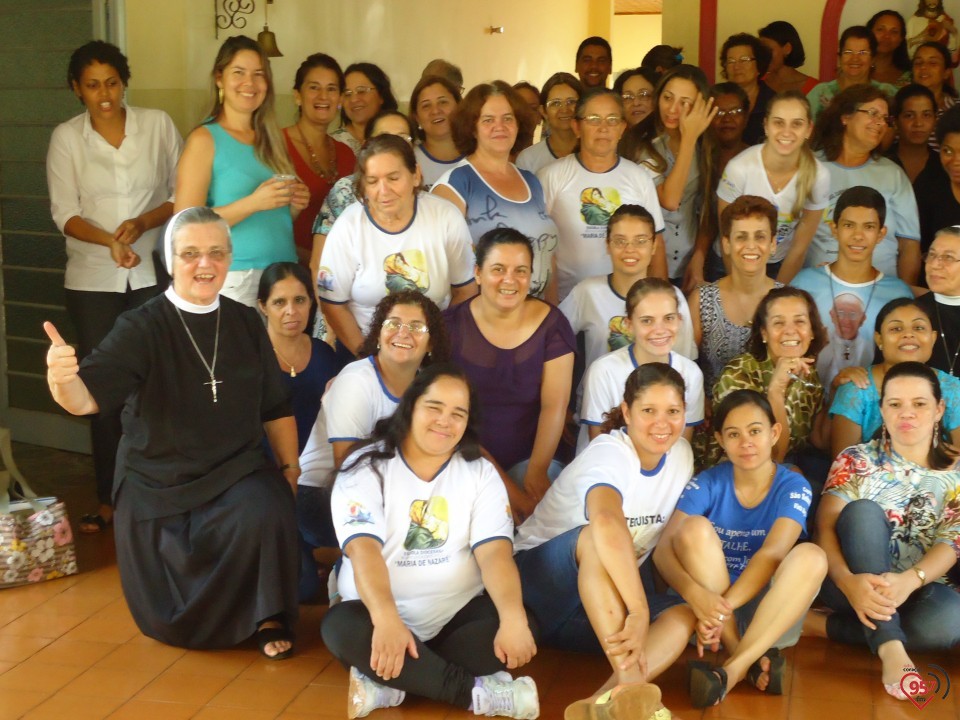 Catequistas participam de escola catequética, no Ipad