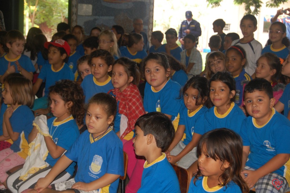 Escola de Dourados realiza plantio de árvore, para celebrar dia mundial da água