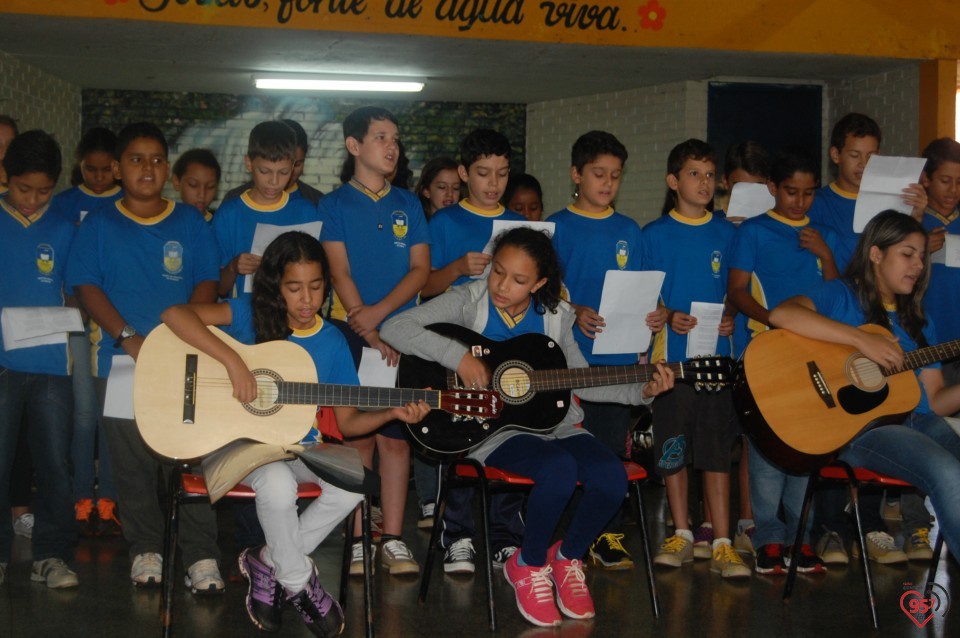 Escola de Dourados realiza plantio de árvore, para celebrar dia mundial da água