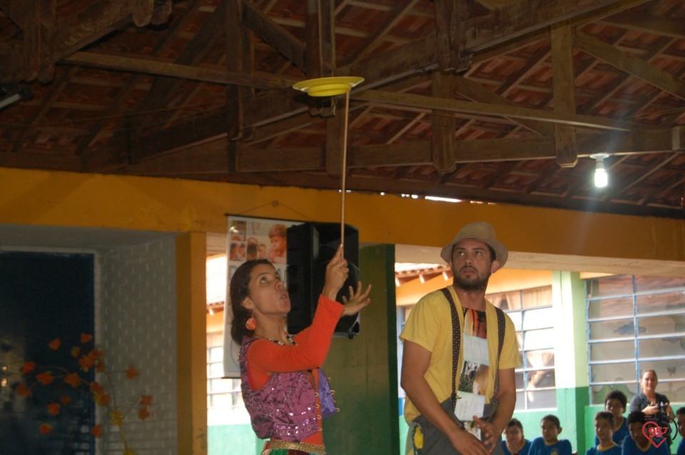 Escola de Dourados realiza plantio de árvore, para celebrar dia mundial da água