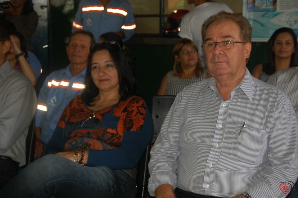Escola de Dourados realiza plantio de árvore, para celebrar dia mundial da água