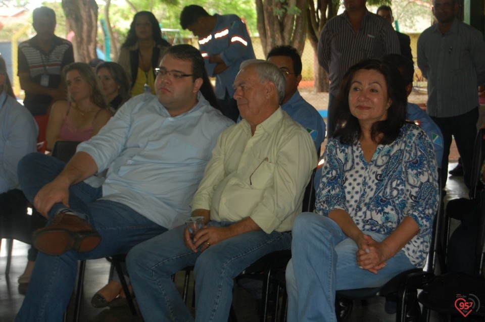 Escola de Dourados realiza plantio de árvore, para celebrar dia mundial da água