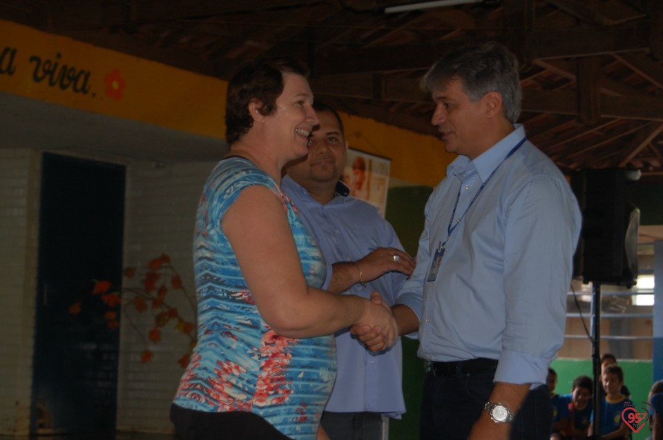 Escola de Dourados realiza plantio de árvore, para celebrar dia mundial da água