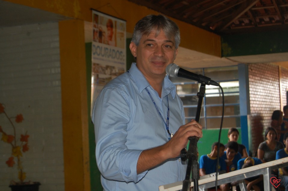 Escola de Dourados realiza plantio de árvore, para celebrar dia mundial da água