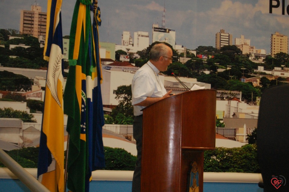 Bispo fala da Campanha da Fraternidade e é homenageado na Câmara