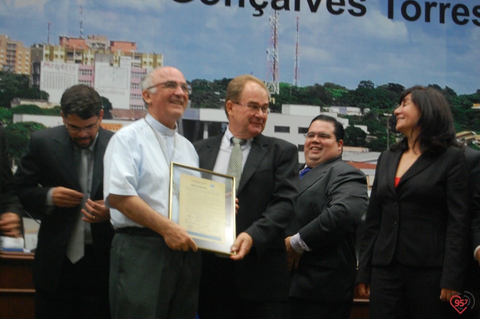 Bispo fala da Campanha da Fraternidade e é homenageado na Câmara