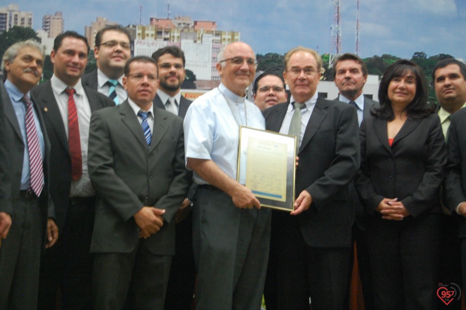 Bispo fala da Campanha da Fraternidade e é homenageado na Câmara