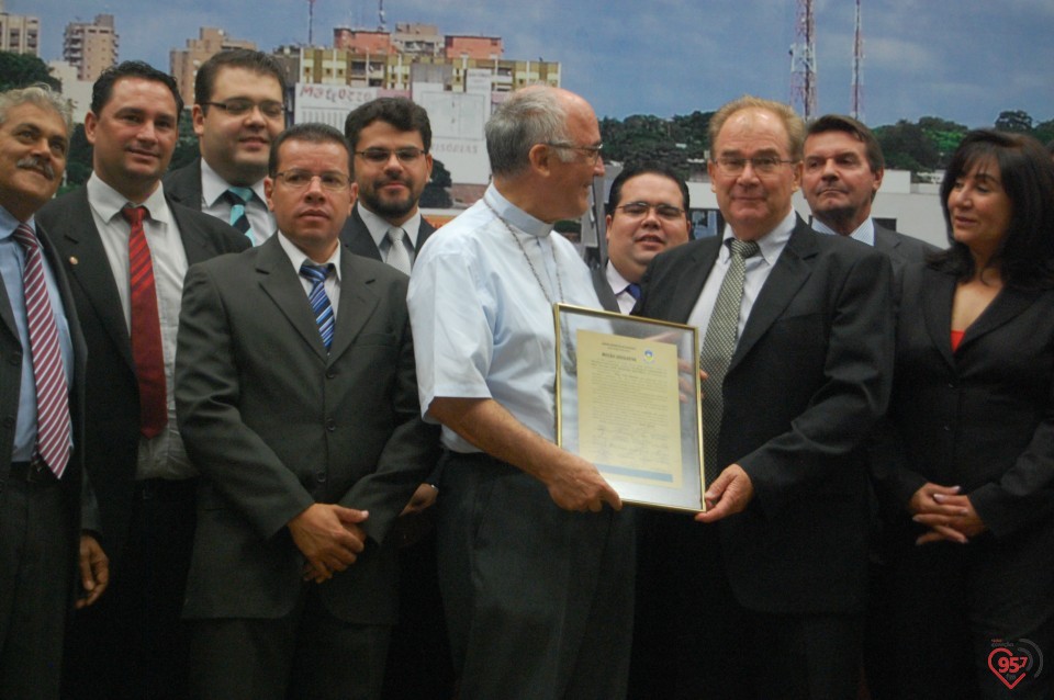 Bispo fala da Campanha da Fraternidade e é homenageado na Câmara