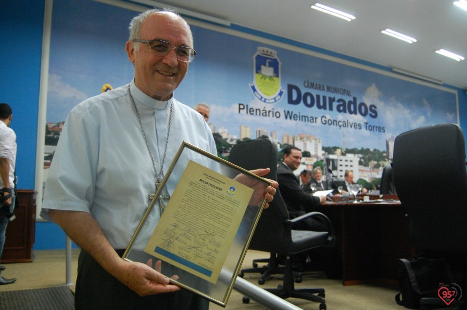 Bispo fala da Campanha da Fraternidade e é homenageado na Câmara