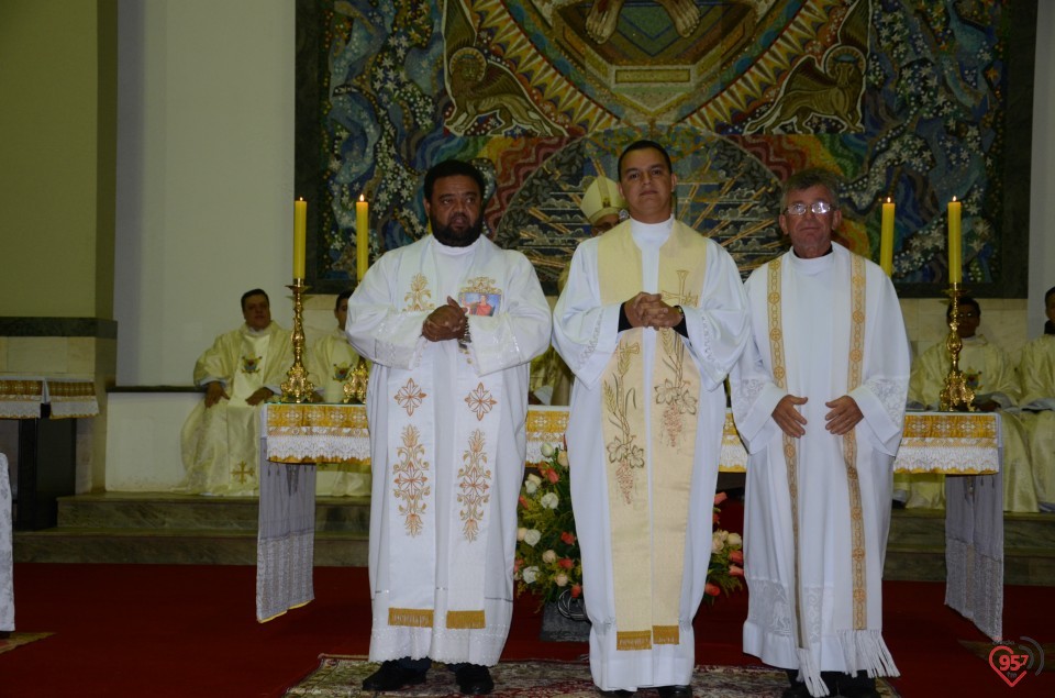Dom Redovino celebra missa dos 'Santos Óleos' na Catedral