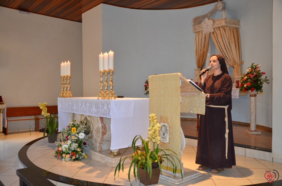 Bispo celebra missa de Páscoa na 'Toca de Assis'