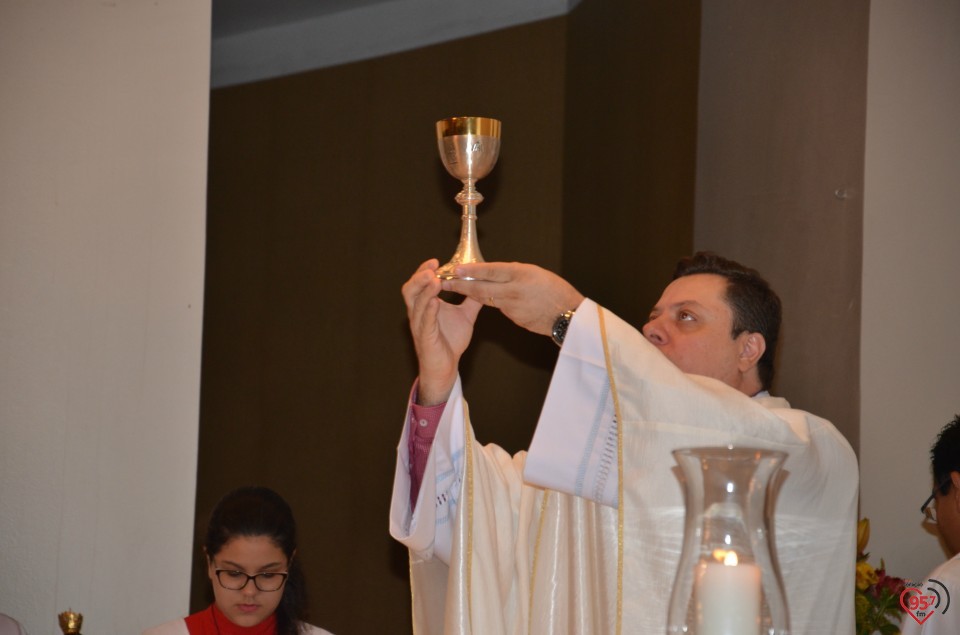 Pe. Alex completa 7 anos de ordenação com missa e recepção
