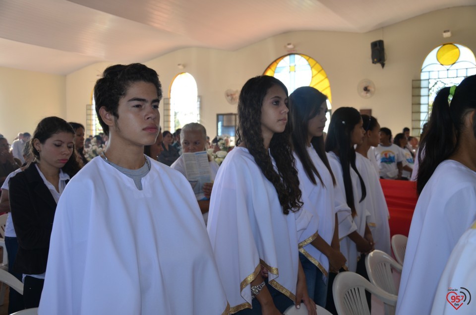 Paróquia N.S. Carmo realiza 1ª comunhão com mais de 50 jovens