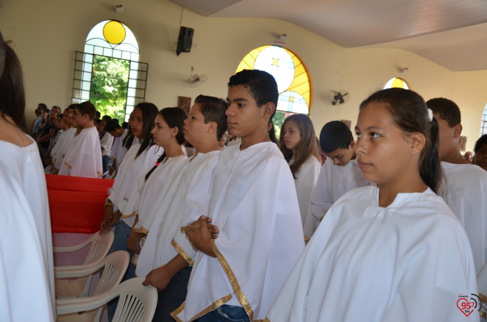 Paróquia N.S. Carmo realiza 1ª comunhão com mais de 50 jovens