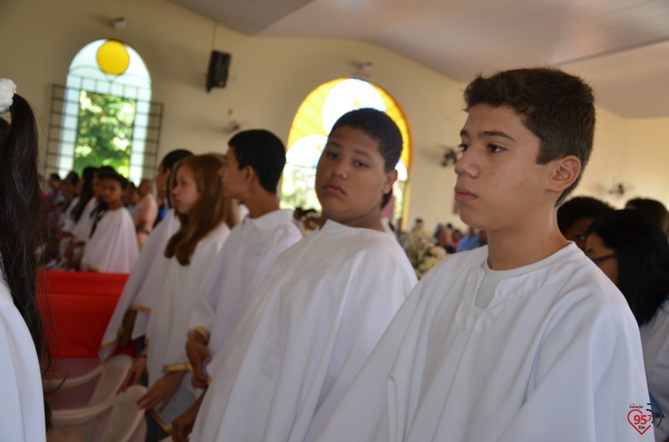 Paróquia N.S. Carmo realiza 1ª comunhão com mais de 50 jovens