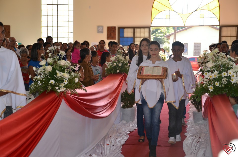 Paróquia N.S. Carmo realiza 1ª comunhão com mais de 50 jovens