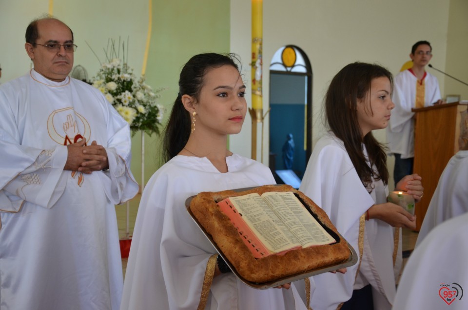 Paróquia N.S. Carmo realiza 1ª comunhão com mais de 50 jovens