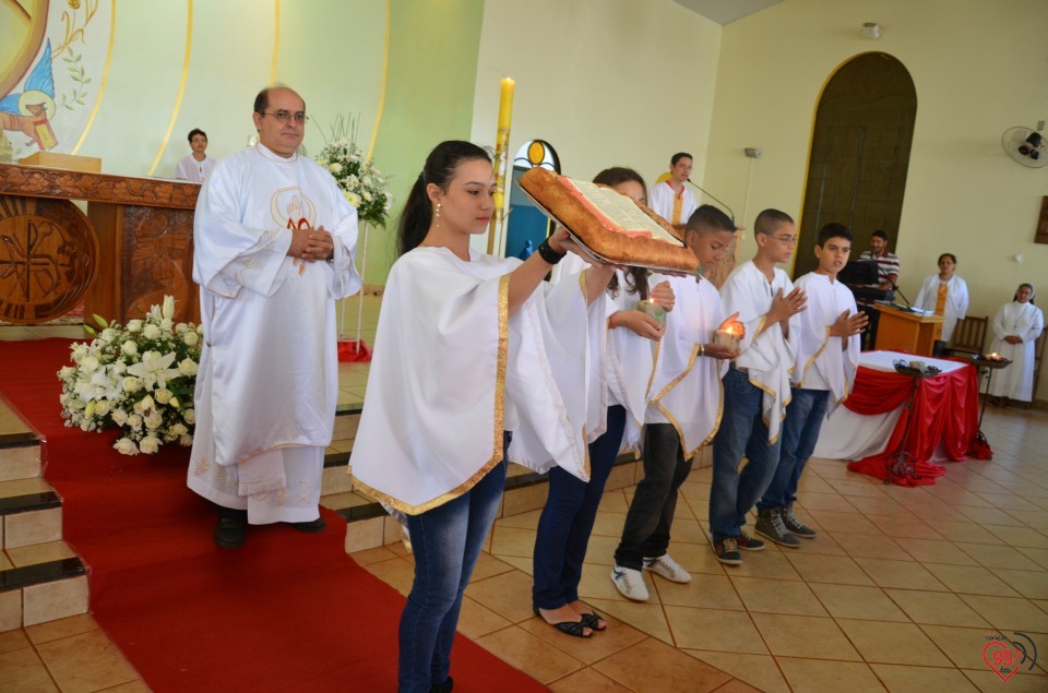 Paróquia N.S. Carmo realiza 1ª comunhão com mais de 50 jovens