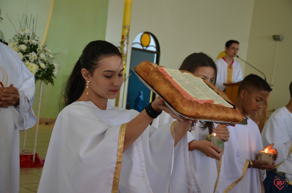 Paróquia N.S. Carmo realiza 1ª comunhão com mais de 50 jovens