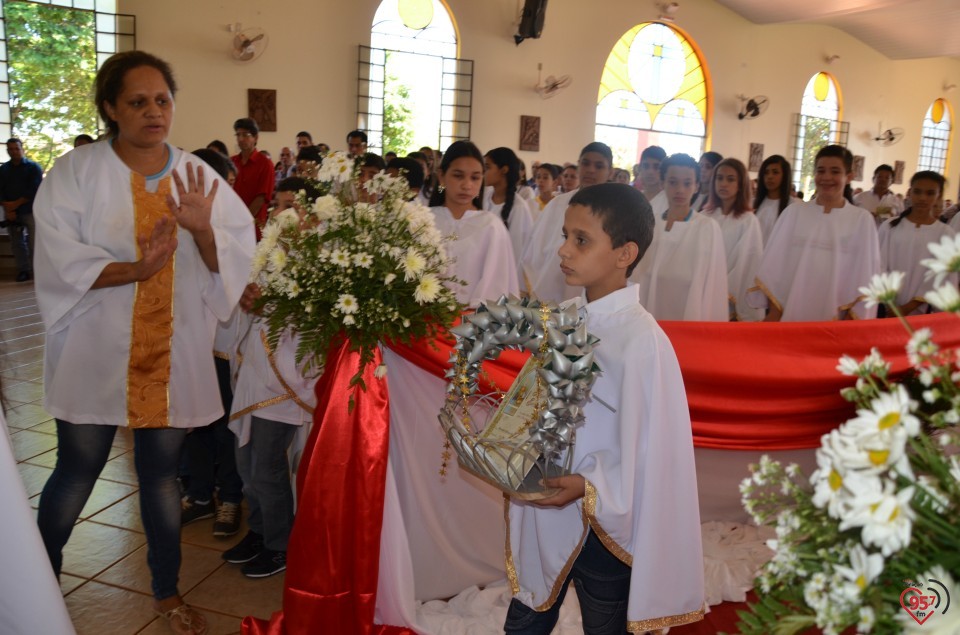 Paróquia N.S. Carmo realiza 1ª comunhão com mais de 50 jovens